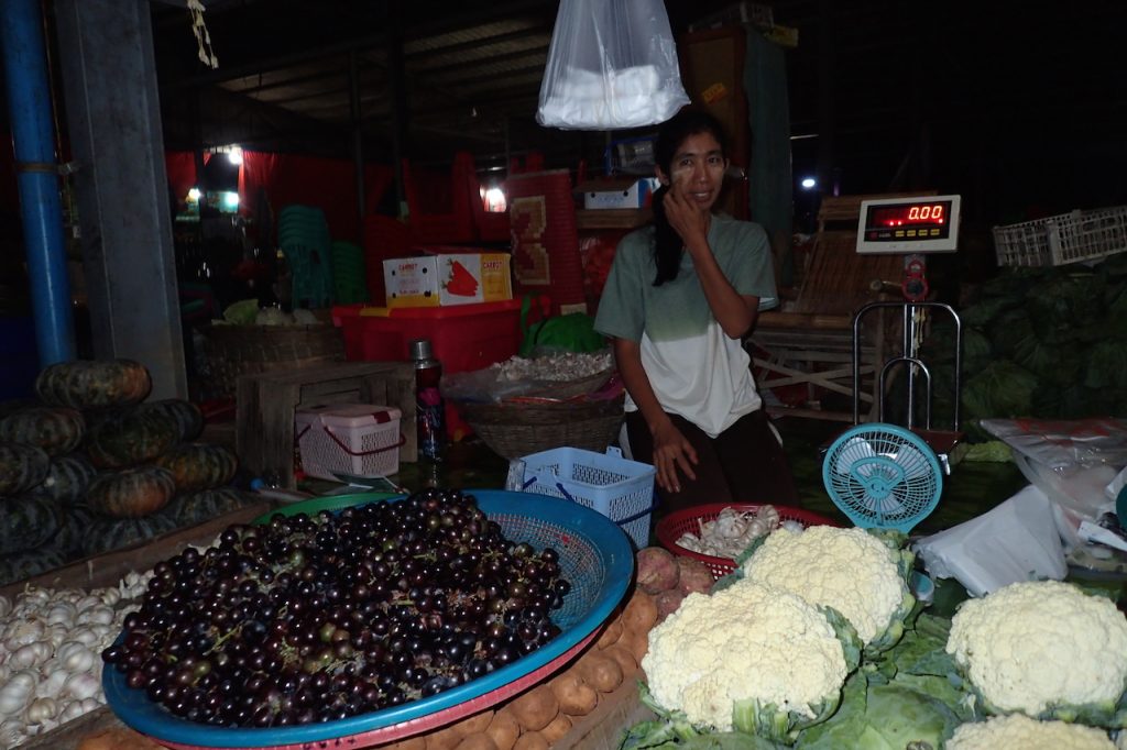 ミャンマーの果物屋さん