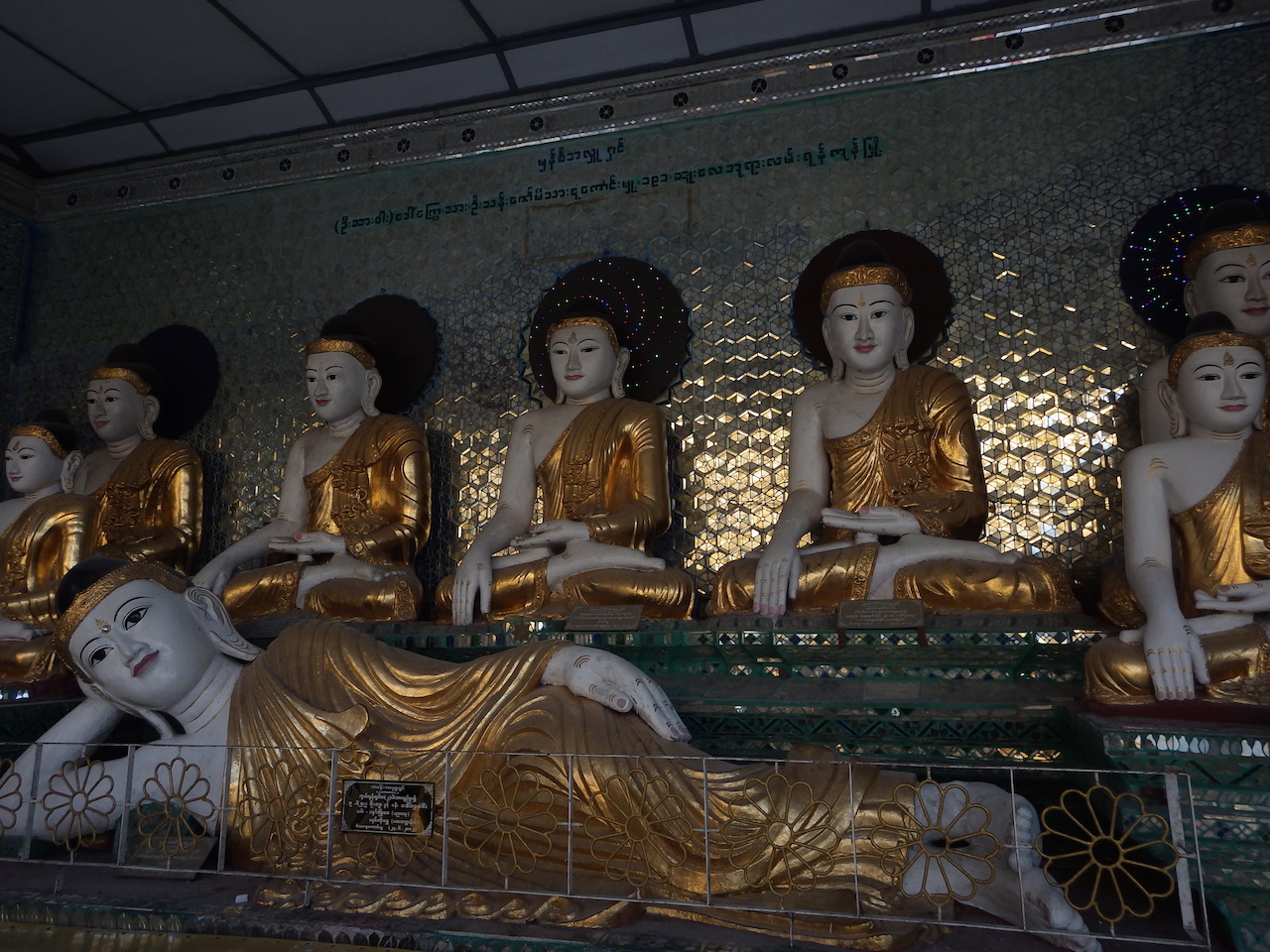 シュエダゴン・パゴダの仏像